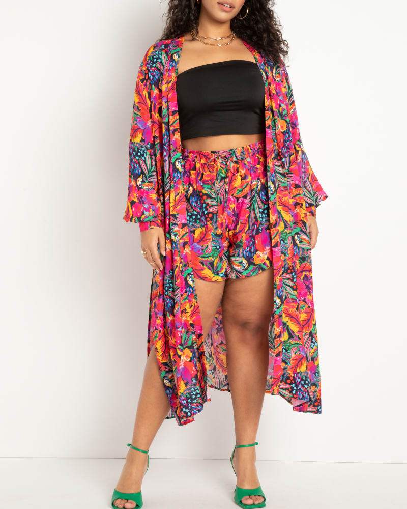 Front of a model wearing a size 18 Printed Easy Coverup Shorts in Rio Garden by ELOQUII. | dia_product_style_image_id:272973